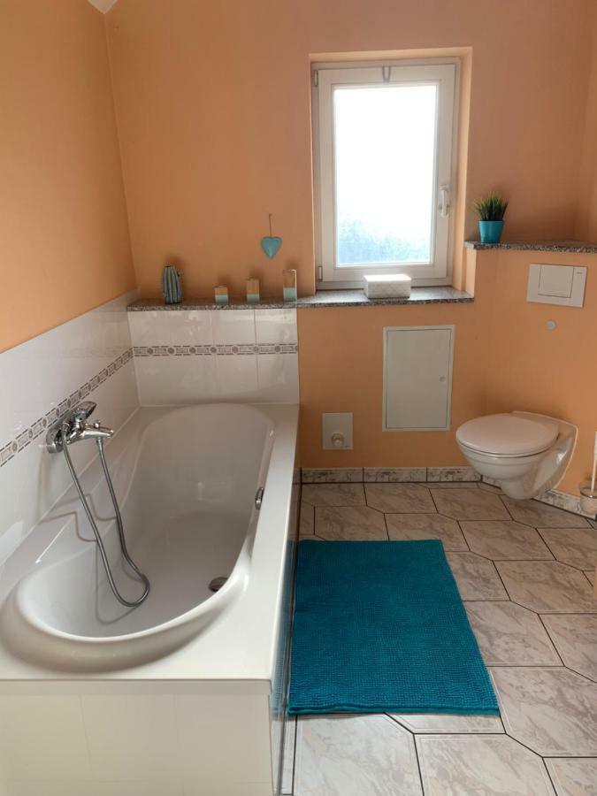 Ferienwohnung Bluetenstadt Лайхлинген Екстериор снимка